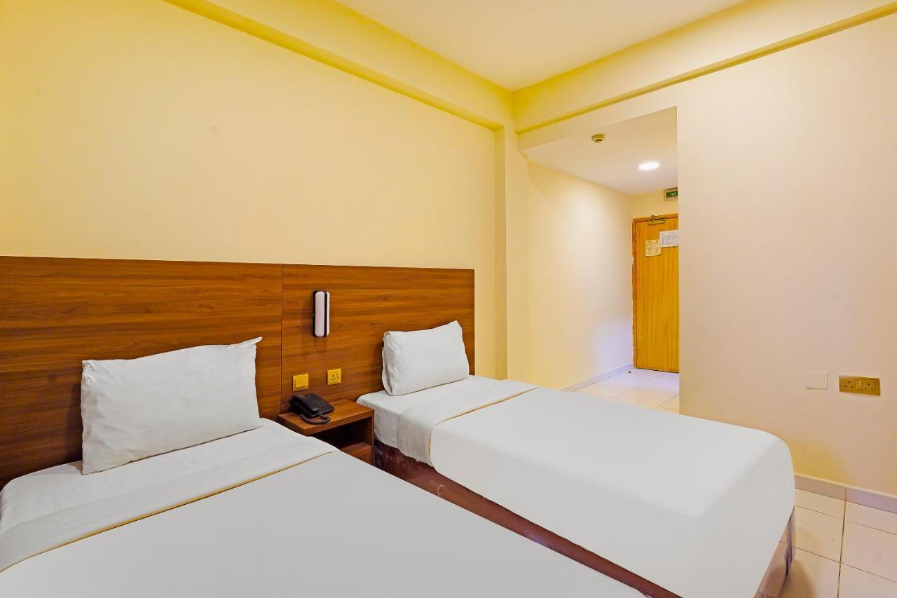 Oyo 925 Emirates Hotel Dubai Bagian luar foto